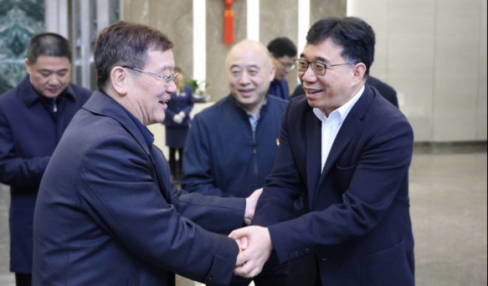 中央统战部副部长，全国工商联党组书记、常务副主席徐乐江
